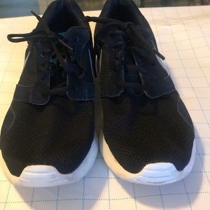 NIKE ATHLETIC SHOE FITSOLE